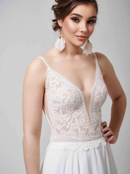 schlichtes Brautkleid mit Schleppe