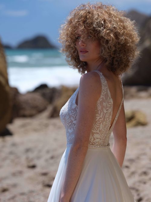 schlichtes Brautkleid mit Spitze und Chiffon Rock