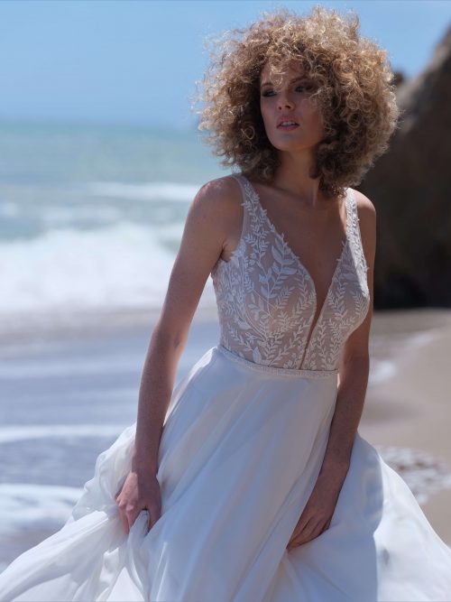 schlichtes Brautkleid mit Spitze und Chiffon Rock