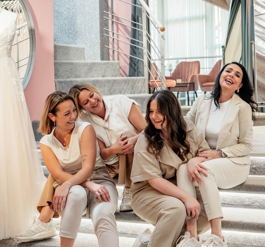 4 auf der Treppe im Brautstudio